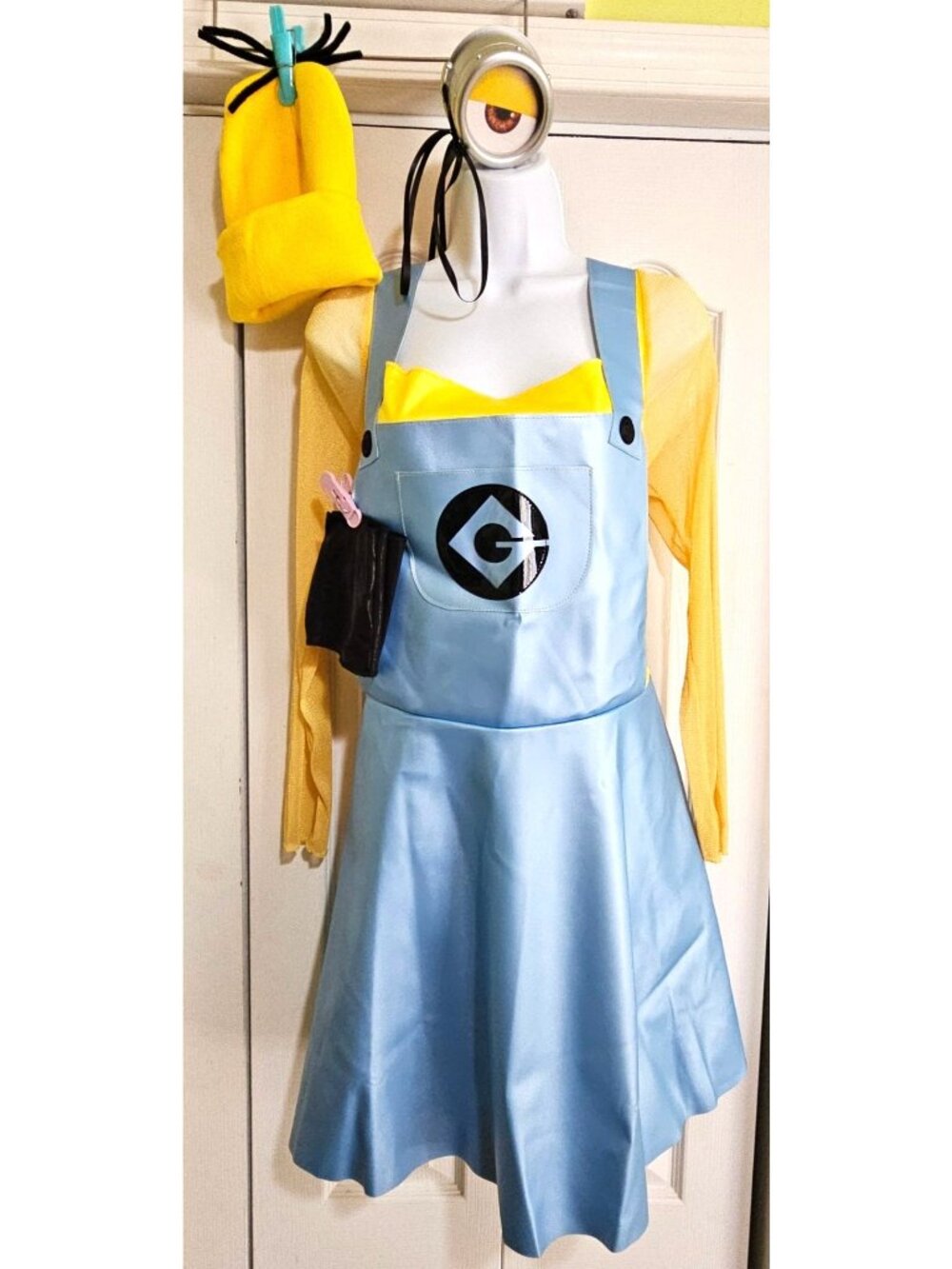 Minion Stuart Deluxe Costume Polyvinyl  Dress Beanie Goggle Adult Women's Large